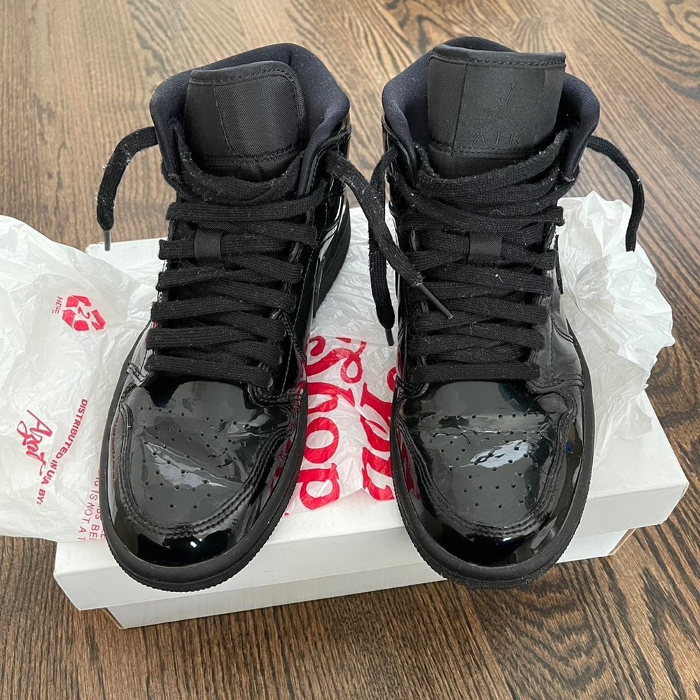 Jordan 1 Mid SE Triple Black Patent